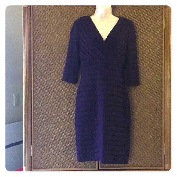 Adrianna Papell Dresses & Skirts - Adrianna Papell amazing figure flattering dress